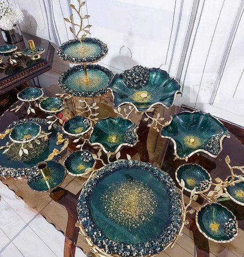 سرویس ظروف پذیرایی رزینی سبز و طلایی کریستالی دوطبقه شیرینیخوری رزینی