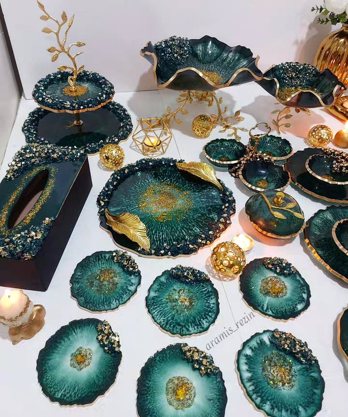 شیرینیخوری دوطبقه سبز طلایی دسته برگ برنجی طلایی جعبه دستمال سبز طلایی رزینی زیر لیوانی رزینی
