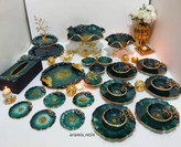 سرویس کامل ظروف پذیرایی رزینی رنگ سبز و طلایی جنس رزین