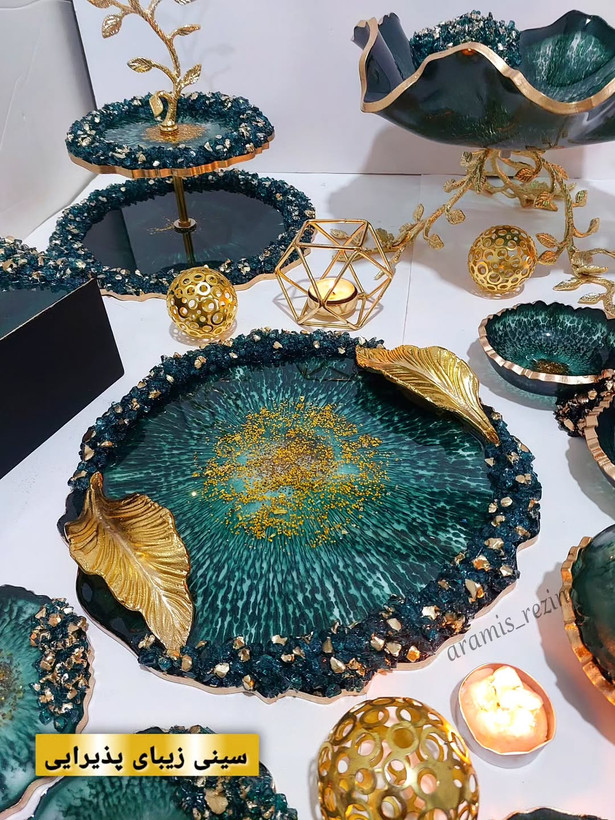 سینی پذیرایی رزینی سبز و طلایی دسته سینی برگ طلایی