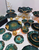 سرویس کامل ظروف پذیرایی رزینی رنگ سبز و طلایی جنس رزین