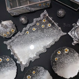 سینی پذیرایی مستطیل سفید نقره ای بابونه قندان رزینی سفید نقره ای