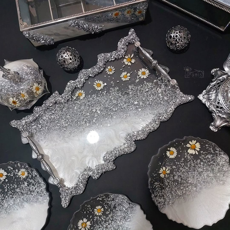 سینی پذیرایی مستطیل سفید نقره ای بابونه قندان رزینی سفید نقره ای