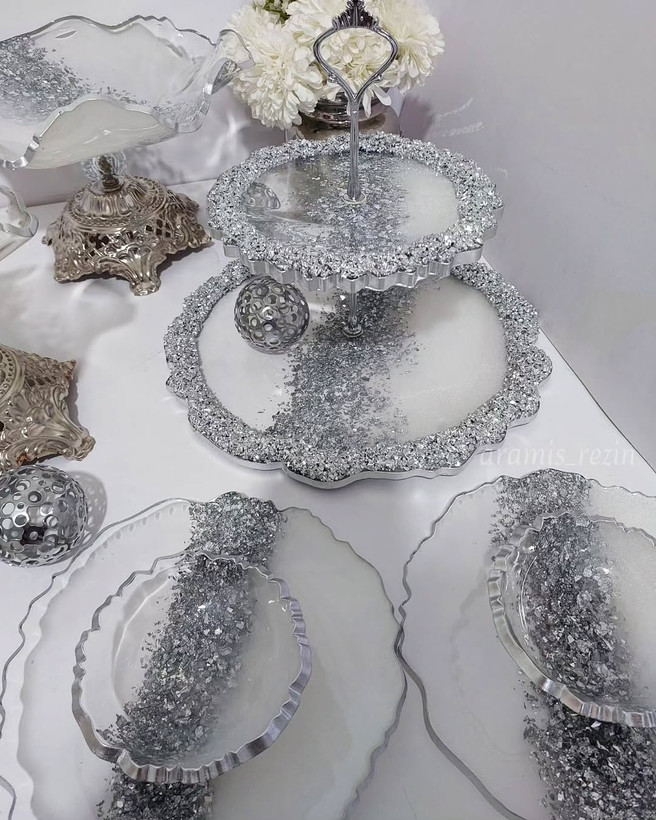 شیرینی خوری دوطبقه رزینی سفید نقره ای