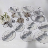 سرویس ظروف پذیرایی رزینی سفید نقره ای و ساعت دیواری طوسی سفید نقره ای