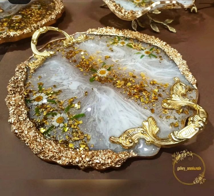 سینی رزینی دایره سفید طلایی بابونه دسته طلایی