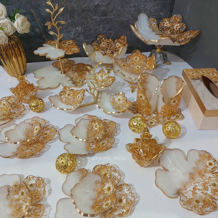 پیاله و پیش دستی طرح گل رزینی سفید طلایی بابونه