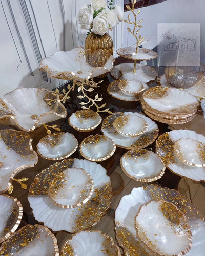 سرویس ظروف پذیرایی سفید طلایی رزینی