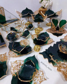 سرویس ظروف پذیرایی رزینی سبز صدفی و طلایی طرح مربع مستطیل