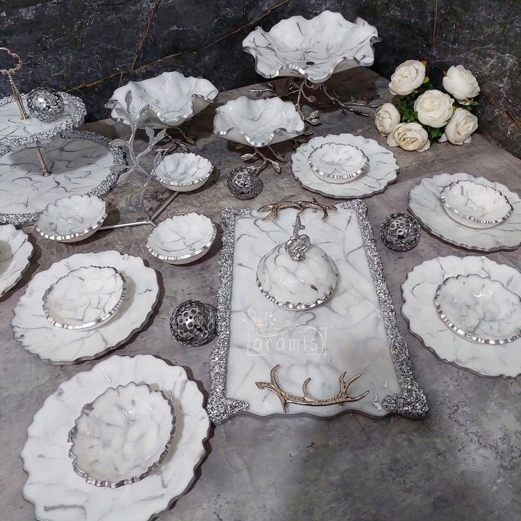 ظروف رزینی سفید نقره ای سینی پذیرایی سفید
