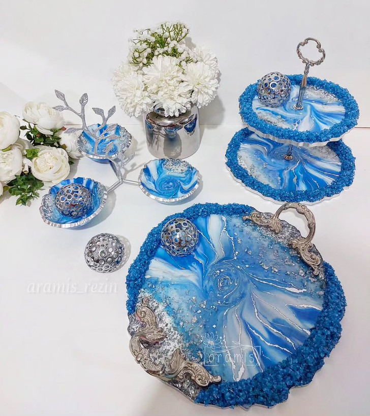 سرویس ظروف پذیرایی رزینی آبی سفید نقره ای