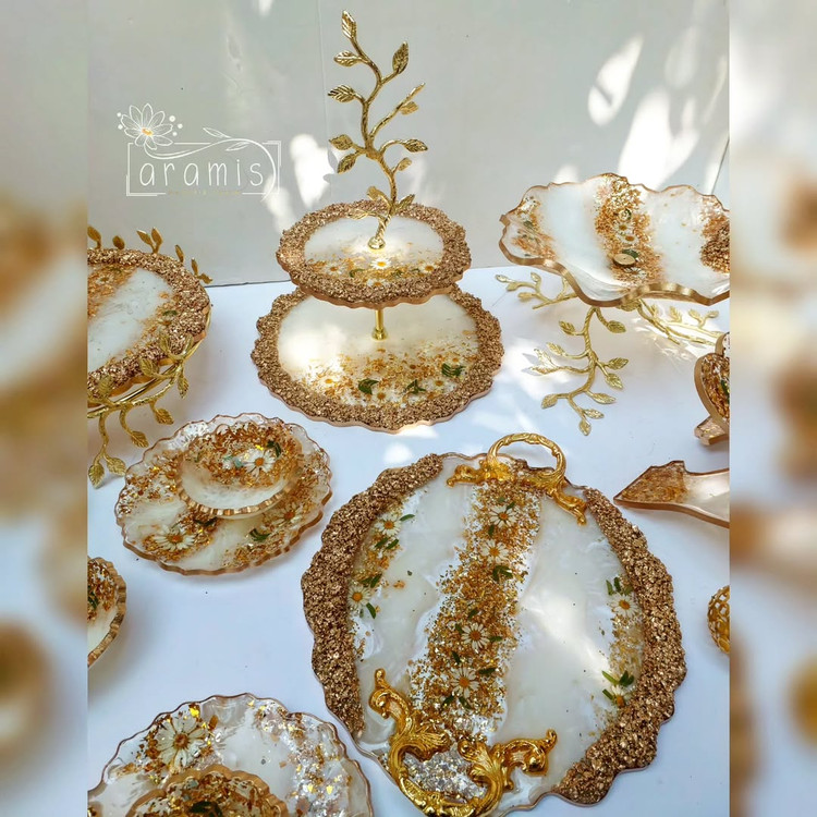 شیرینیخوری دوطبقه طلایی سفید رزینی دسته برگ برنجی