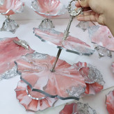 شیرینیخوری دوطبقه رزینی سفید صورتی