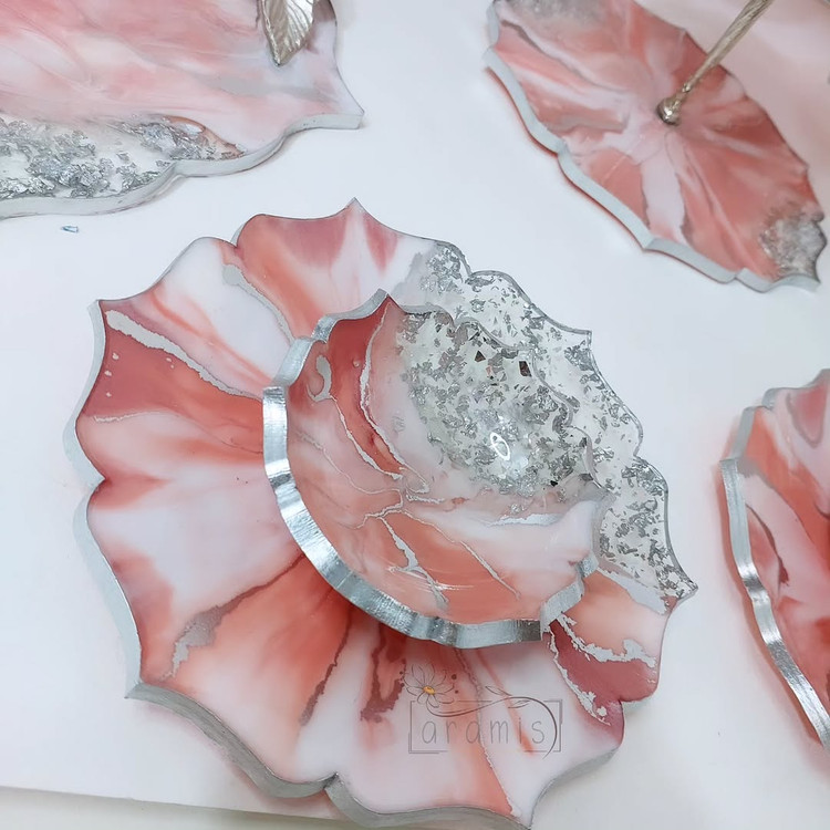 بشقاب صورتی پیاله صورتی ظروف صورتی