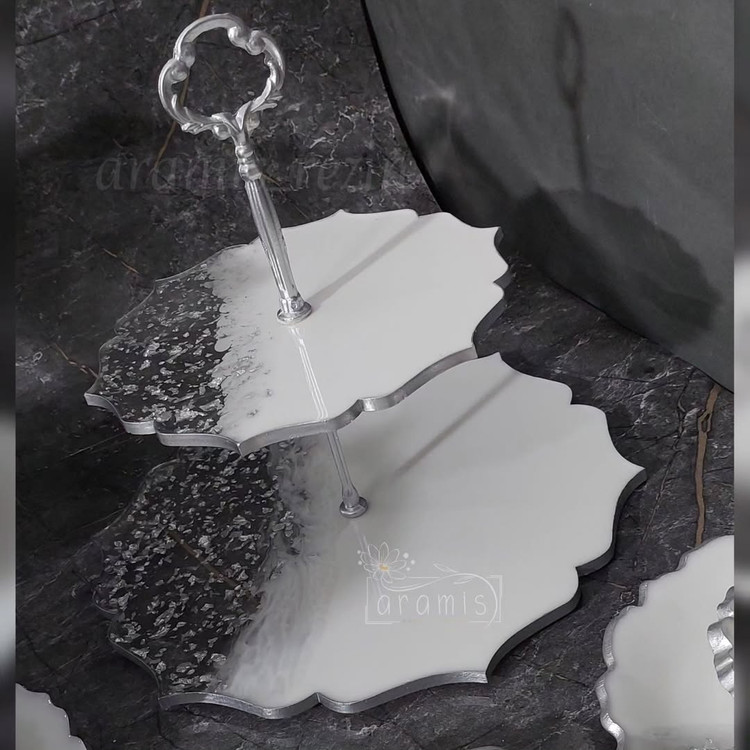 شیرینیخوری دوطبقه رزینی سفید نقره ای