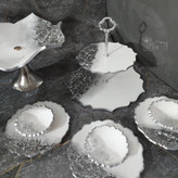 ظروف پذیرایی سفید طوسی