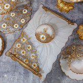 سینی پذیرایی رزینی بابونه طلایی سفید مستطیلی