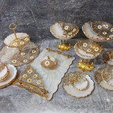 سینی پذیرایی رزینی بابونه طلایی سفید مستطیلی