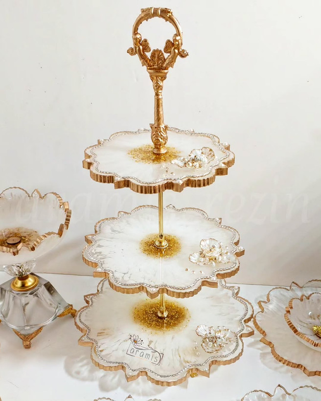 ظروف پذیرایی سفید طلایی