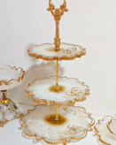 شیرینیخوری سه طبقه رزینی سفید طلایی