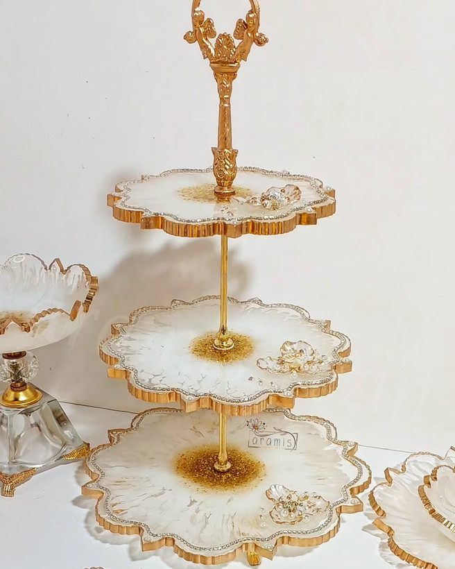 شیرینیخوری سه طبقه رزینی سفید طلایی