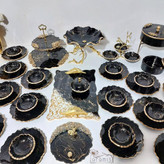 سرویس ظروف پذیرایی رزینی زمینه مشکی رگه طلایی ماربل