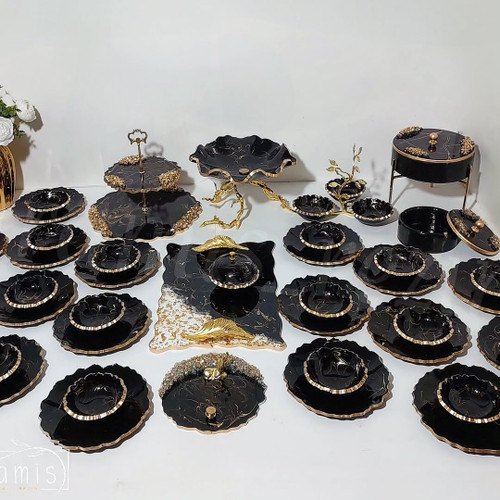 سرویس ظروف پذیرایی رزینی زمینه مشکی رگه طلایی ماربل