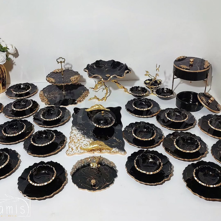 سرویس ظروف پذیرایی رزینی زمینه مشکی رگه طلایی ماربل