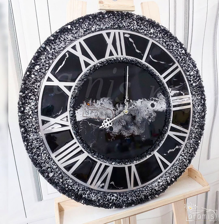ساعت دیواری رزینی دایره مشکی نقره ای