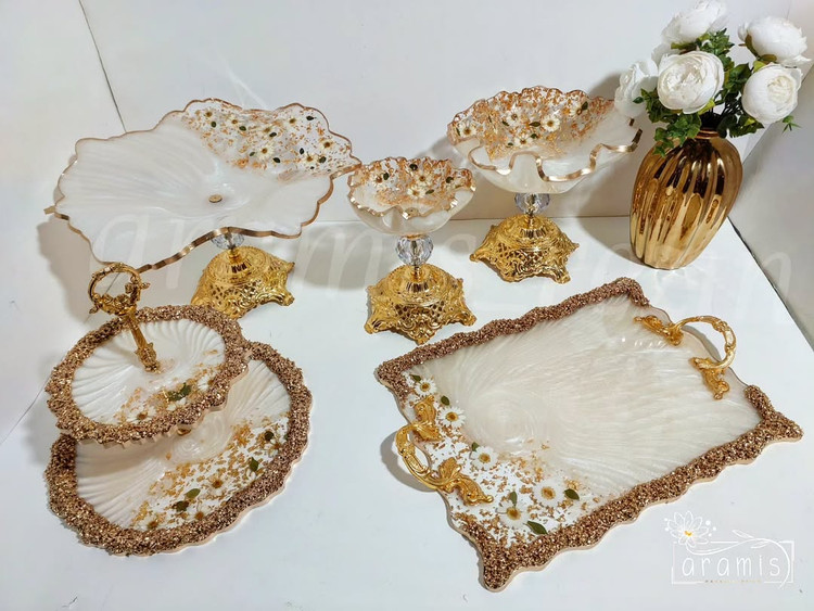 سروییس ظروف پذیرایی رزینی سفید صدفی طلایی بابونه