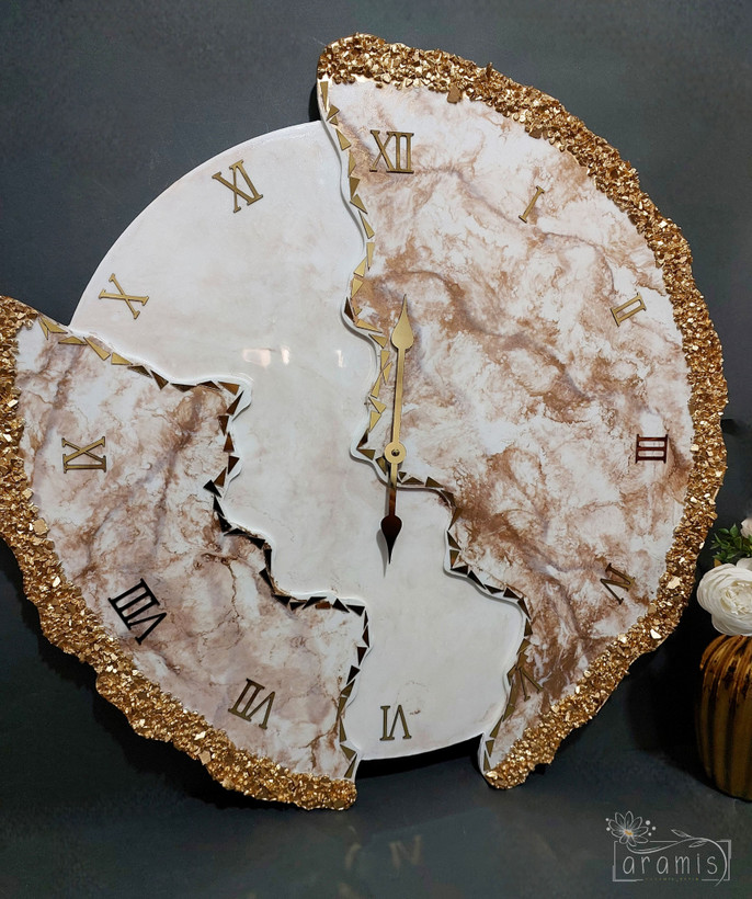 ساعت دیواری سفید طلایی مرمر دفرمه رزینی