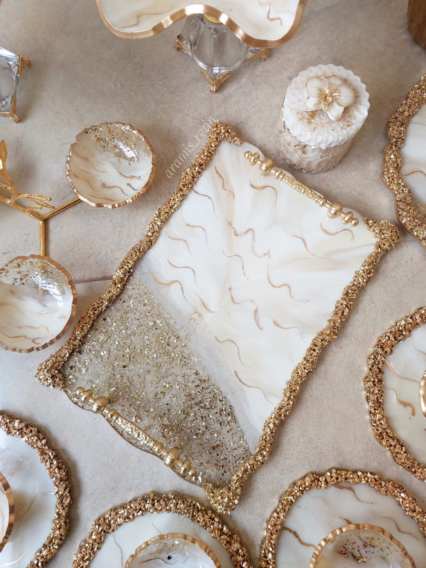 سینی پذیرایی مستطیل کرم طلایی رزینی